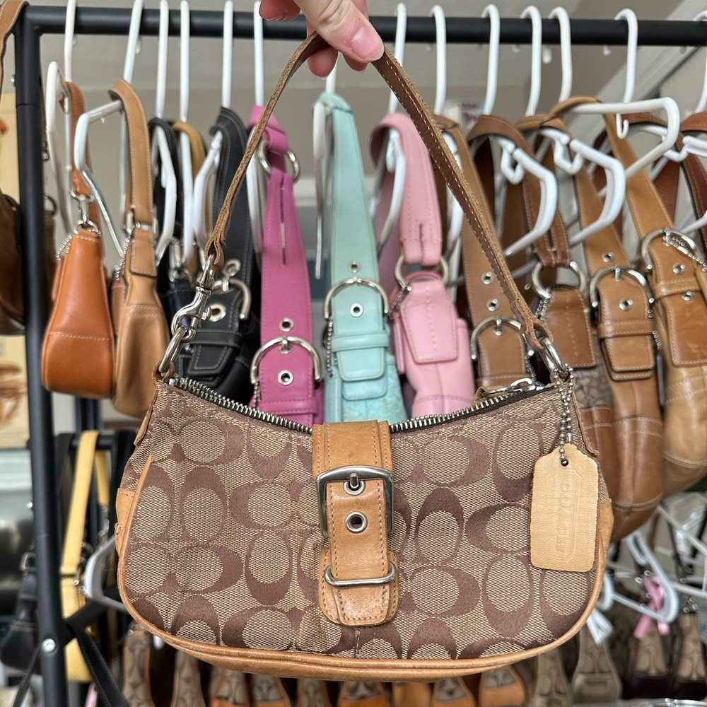 Vintage Coach demi buckle shoulder bag